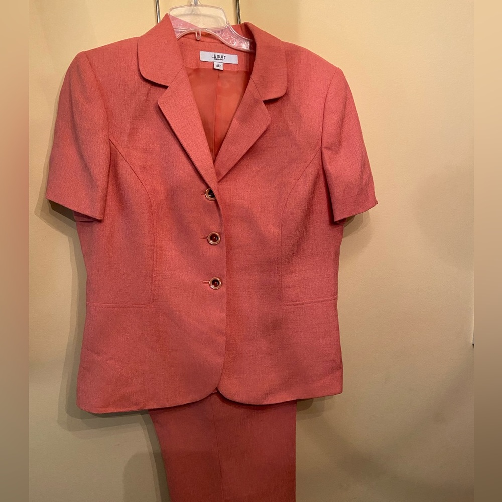 Two-piece pant suit, orange color,